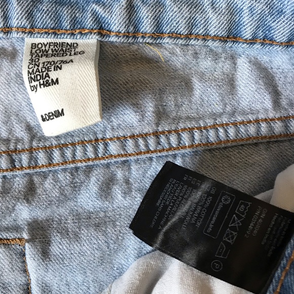 Light wash distressed jeans - Picture 3 of 3